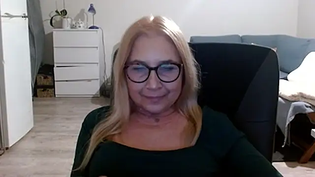 Snapshot of sofia_xkiss chatting on 02-21-25, 06:04 sofia xkiss online show from 02-21-25, 06:04