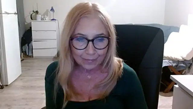 Snapshot of sofia_xkiss chatting on 02-25-25, 05:58 sofia xkiss online show from 02-25-25, 05:58