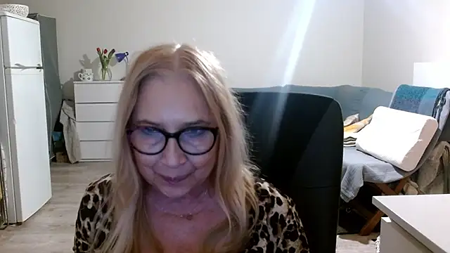 Snapshot of sofia_xkiss chatting on 03-08-25, 05:43 sofia xkiss online show from 03-08-25, 05:43
