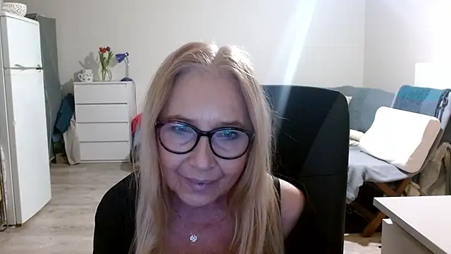 Snapshot of sofia_xkiss chatting on 03-09-25, 06:11 sofia xkiss online show from 03-09-25, 06:11