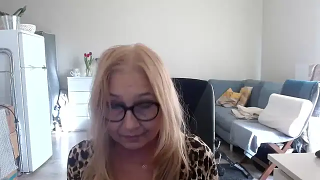 Snapshot of sofia_xkiss chatting on 03-10-25, 02:48 sofia xkiss online show from 03-10-25, 02:48