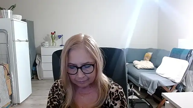 Snapshot of sofia_xkiss chatting on 03-11-25, 07:48 sofia xkiss online show from 03-11-25, 07:48