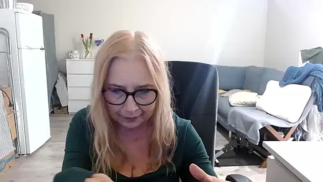 Snapshot of sofia_xkiss chatting on 03-12-25, 07:46 sofia xkiss online show from 03-12-25, 07:46