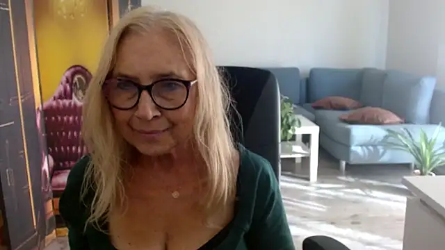 Snapshot of sofia_xkiss chatting on 09-09-25, 01:43 sofia xkiss online show from 09-09-25, 01:43