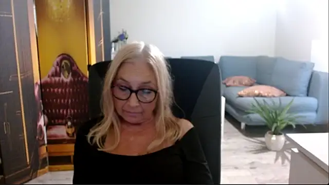 Snapshot of sofia_xkiss chatting on 09-18-25, 02:19 sofia xkiss online show from 09-18-25, 02:19