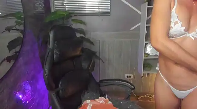 Snapshot of SofiaGomez420 chatting on 01-22-25, 08:07 SofiaGomez420 online show from 01-22-25, 08:07