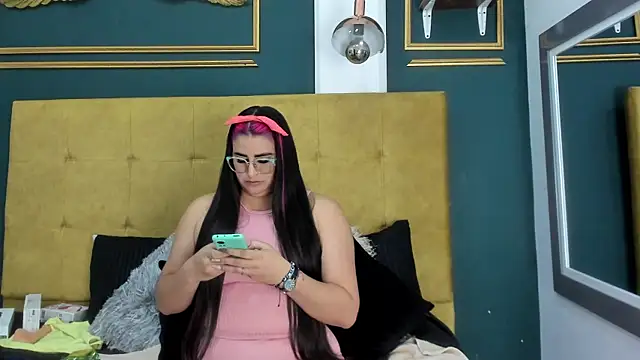 Snapshot of BellaPeers_ chatting on 12-10-24, 02:39 BellaPeers online show from 12-10-24, 02:39