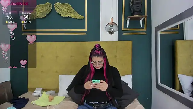Snapshot of BellaPeers_ chatting on 01-05-25, 12:53 BellaPeers online show from 01-05-25, 12:53
