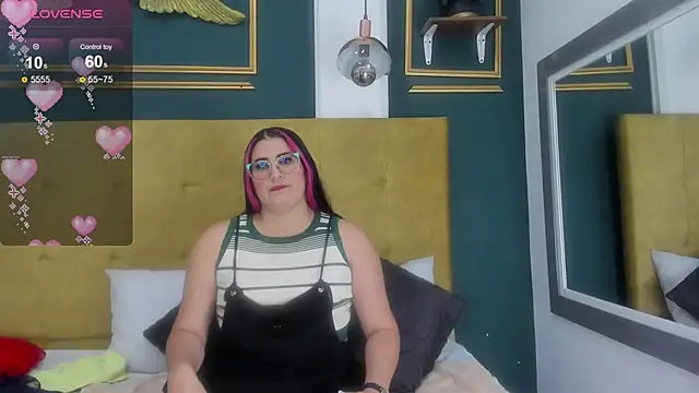 Snapshot of BellaPeers_ chatting on 01-07-25, 11:48 BellaPeers online show from 01-07-25, 11:48