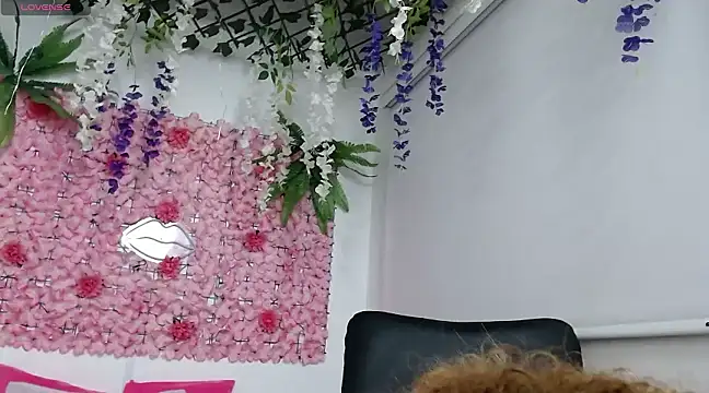 Snapshot of BLONDE_SEXYHOT chatting on 02-10-25, 11:23 BLONDE SEXYHOT online show from 02-10-25, 11:23