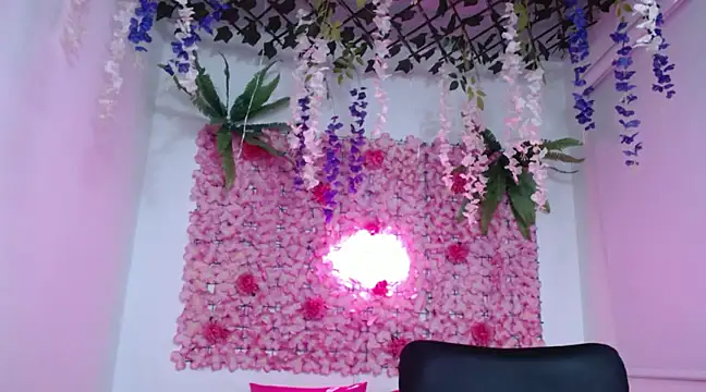 Snapshot of BLONDE_SEXYHOT chatting on 02-15-25, 09:49 BLONDE SEXYHOT online show from 02-15-25, 09:49