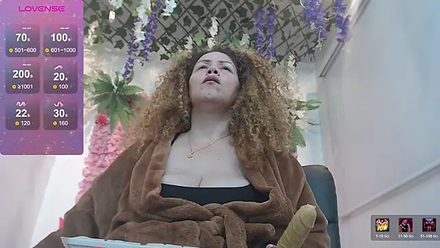 Snapshot of BLONDE_SEXYHOT chatting on 02-17-26, 12:56 BLONDE SEXYHOT online show from 02-17-26, 12:56