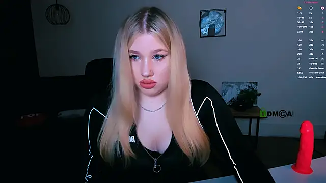 Snapshot of juli_kisss chatting on 01-04-25, 07:44 juli kisss online show from 01-04-25, 07:44