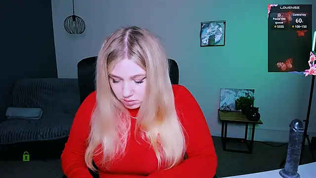 Snapshot of juli_kisss chatting on 01-21-25, 07:39 juli kisss online show from 01-21-25, 07:39