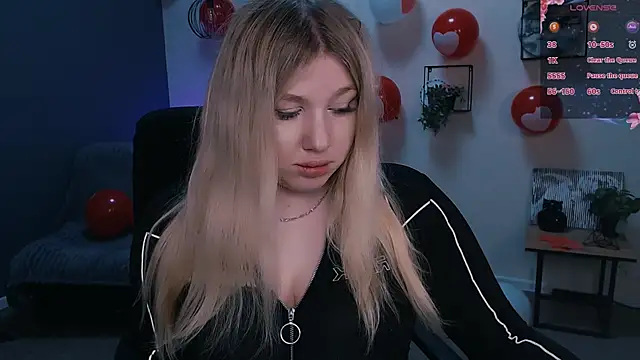 Snapshot of juli_kisss chatting on 02-24-25, 12:37 juli kisss online show from 02-24-25, 12:37