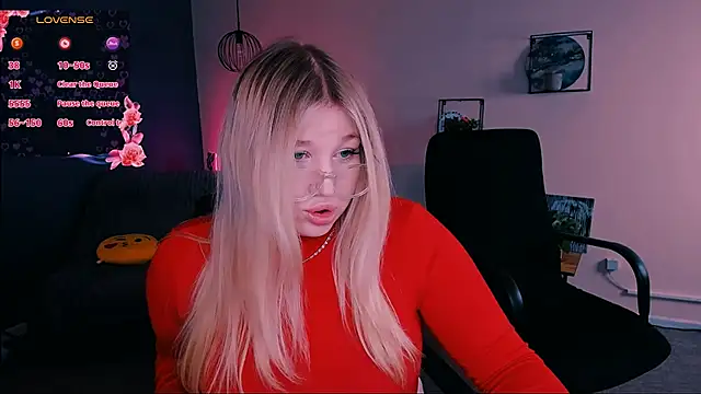 Snapshot of juli_kisss chatting on 02-28-25, 02:31 juli kisss online show from 02-28-25, 02:31