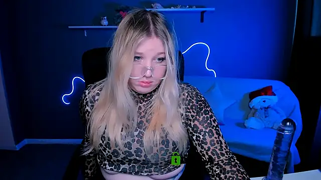 Snapshot of juli_kisss chatting on 03-04-25, 12:44 juli kisss online show from 03-04-25, 12:44