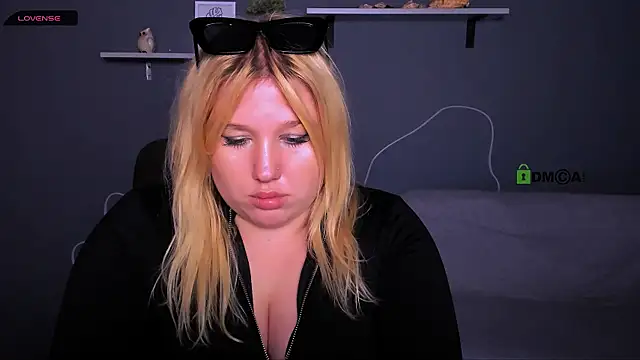 Snapshot of juli_kisss chatting on 10-04-25, 06:11 juli kisss online show from 10-04-25, 06:11