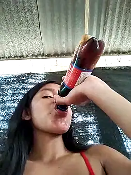 Snapshot of Little_Pau_Dirty chatting on 12-28-24, 03:26 Little Pau Dirty online show from 12-28-24, 03:26