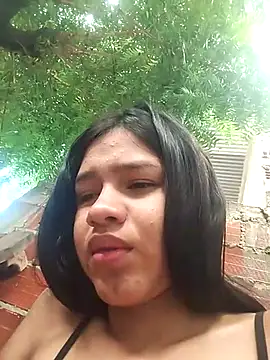 Snapshot of Little_Pau_Dirty chatting on 01-23-25, 03:22 Little Pau Dirty online show from 01-23-25, 03:22