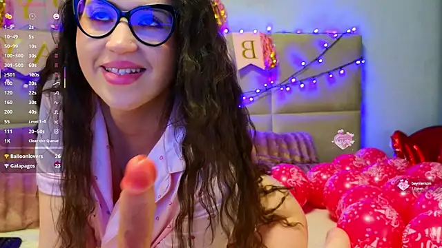 Snapshot of SweetScribe chatting on 03-10-25, 10:15 SweetScribe online show from 03-10-25, 10:15