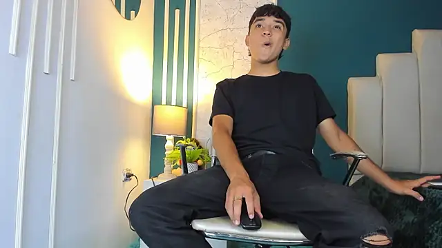 Austin Cardieff online show from 02-06-25, 07:40