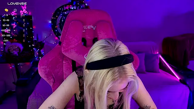 Shawty Blonde online show from 12-18-24, 04:39