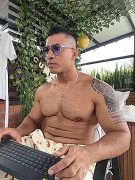Snapshot of aaroncolombia chatting on 04-09-26, 04:12 aaroncolombia online show from 04-09-26, 04:12