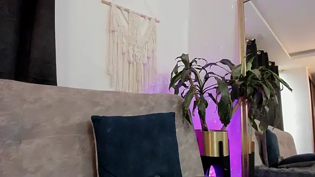 Snapshot of aaroncolombia chatting on 04-21-26, 10:56 aaroncolombia online show from 04-21-26, 10:56