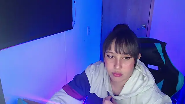 Skarlet Adams28 online show from 04-21-26, 02:51