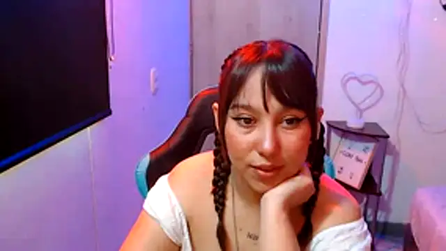 Skarlet Adams28 online show from 05-12-26, 08:39