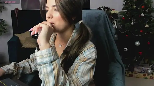 Snapshot of CharleneWoods chatting on 12-28-24, 04:30 CharleneWoods online show from 12-28-24, 04:30
