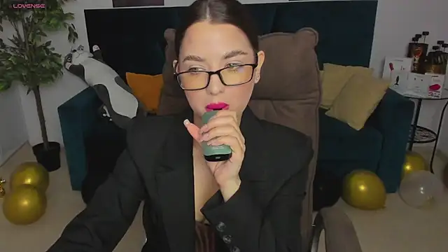 Snapshot of CharleneWoods chatting on 01-21-25, 07:58 CharleneWoods online show from 01-21-25, 07:58