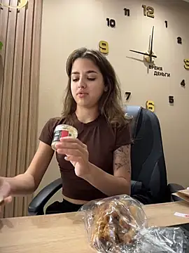 CharleneWoods online show from 10-26-25, 06:08