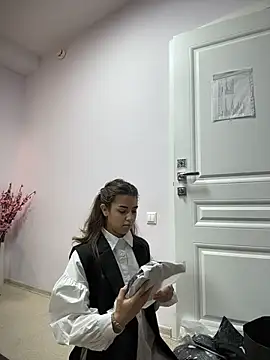 CharleneWoods online show from 10-29-25, 06:04