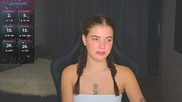 adrianawow1 online show from 10-28-25, 07:27