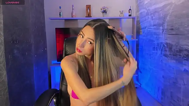 juliasprousse  online show from 02-05-25, 01:00
