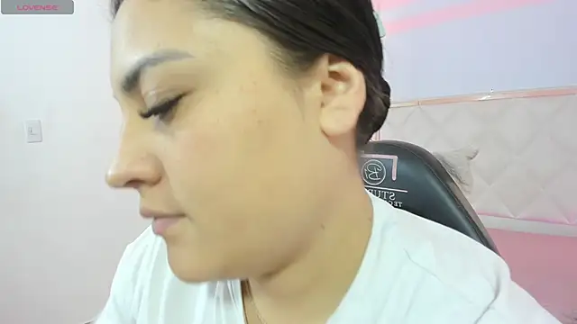 Snapshot of Brendda_tay chatting on 03-23-26, 03:21 Brendda tay online show from 03-23-26, 03:21