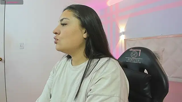 Snapshot of Brendda_tay chatting on 03-25-26, 03:01 Brendda tay online show from 03-25-26, 03:01