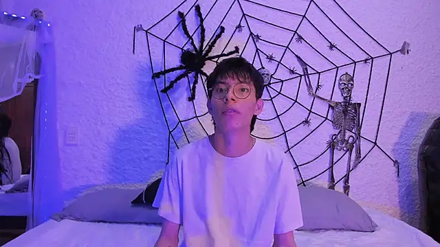 Snapshot of alexandersawyer chatting on 10-08-25, 04:10 alexandersawyer online show from 10-08-25, 04:10