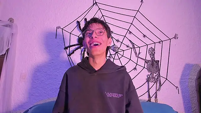 Snapshot of alexandersawyer chatting on 10-09-25, 03:59 alexandersawyer online show from 10-09-25, 03:59