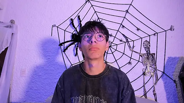 Snapshot of alexandersawyer chatting on 10-10-25, 10:31 alexandersawyer online show from 10-10-25, 10:31