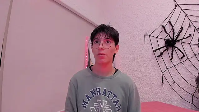 Snapshot of alexandersawyer chatting on 10-13-25, 04:23 alexandersawyer online show from 10-13-25, 04:23