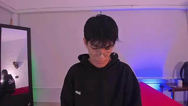 Snapshot of alexandersawyer chatting on 10-20-25, 04:35 alexandersawyer online show from 10-20-25, 04:35