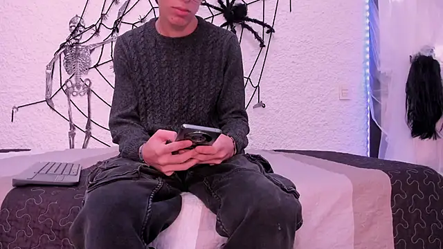 Snapshot of alexandersawyer chatting on 10-21-25, 04:35 alexandersawyer online show from 10-21-25, 04:35