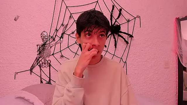 Snapshot of alexandersawyer chatting on 10-22-25, 04:02 alexandersawyer online show from 10-22-25, 04:02