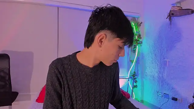 Snapshot of alexandersawyer chatting on 10-25-25, 04:31 alexandersawyer online show from 10-25-25, 04:31