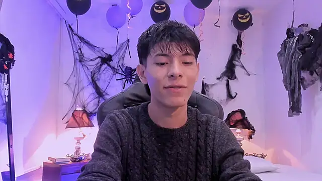 Snapshot of alexandersawyer chatting on 10-30-25, 12:17 alexandersawyer online show from 10-30-25, 12:17