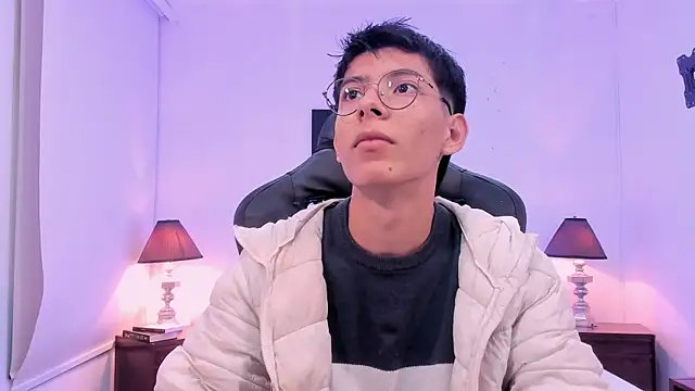 Snapshot of alexandersawyer chatting on 11-15-25, 12:34 alexandersawyer online show from 11-15-25, 12:34