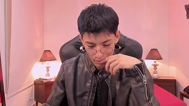 Snapshot of alexandersawyer chatting on 11-18-25, 01:04 alexandersawyer online show from 11-18-25, 01:04